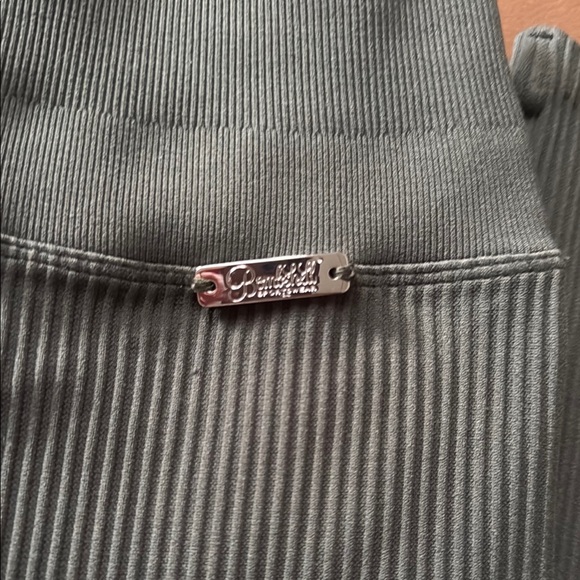 Ribbed Green Leggings - Picture 2 of 4